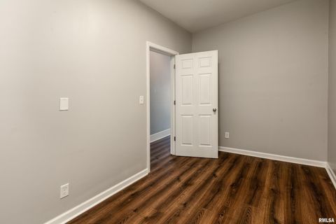 Tiny photo for 609 S Poplar Street, Carbondale, IL 62901 (MLS # EB459957)