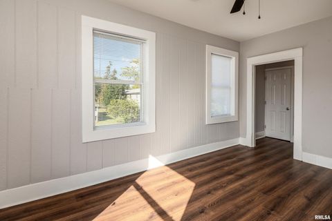 Tiny photo for 609 S Poplar Street, Carbondale, IL 62901 (MLS # EB459957)