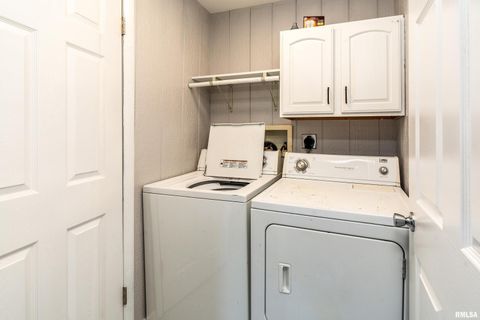 Tiny photo for 609 S Poplar Street, Carbondale, IL 62901 (MLS # EB459957)