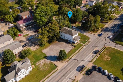 Tiny photo for 609 S Poplar Street, Carbondale, IL 62901 (MLS # EB459957)