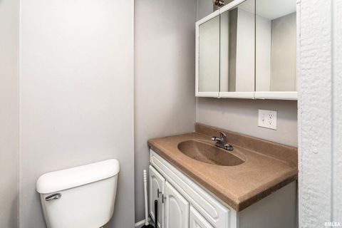 Tiny photo for 609 S Poplar Street, Carbondale, IL 62901 (MLS # EB459957)