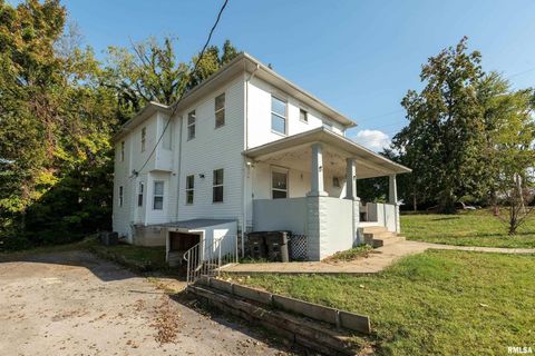 Tiny photo for 609 S Poplar Street, Carbondale, IL 62901 (MLS # EB459957)
