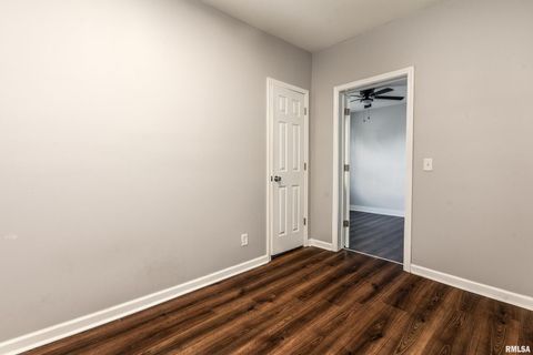 Tiny photo for 609 S Poplar Street, Carbondale, IL 62901 (MLS # EB459957)