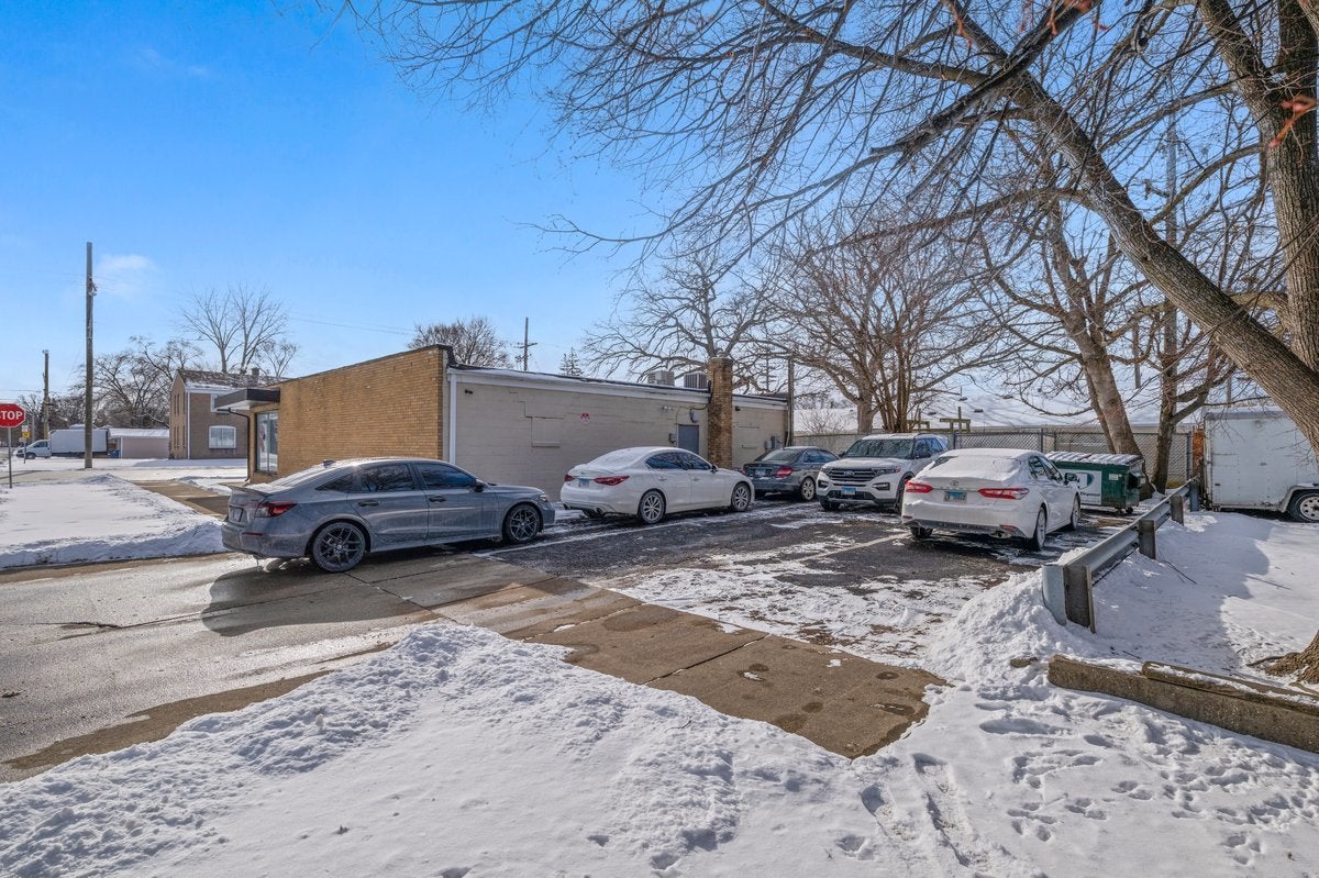1104 W Glen Flora Avenue