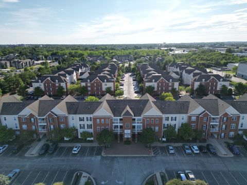 Photo of 1905 N Lincoln Avenue #327, Urbana, IL 61801 (MLS # 12574267)