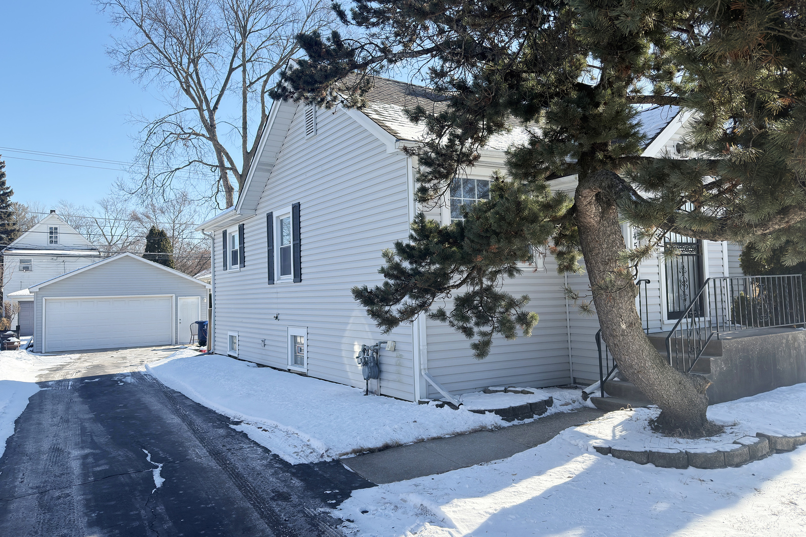 1645 Illinois Street