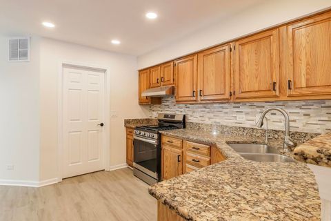 Tiny photo for 716 Clover Hill Court, Elk Grove Village, IL 60007 (MLS # 12526005)