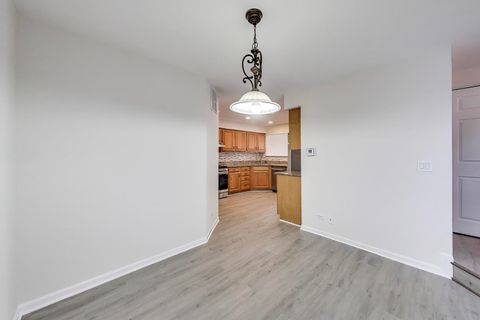 Tiny photo for 716 Clover Hill Court, Elk Grove Village, IL 60007 (MLS # 12526005)