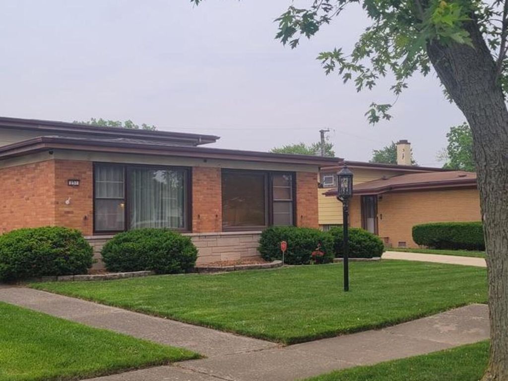 Photo for 251 S Mayfair Place, Chicago Heights, IL 60411 (MLS # 12482163)