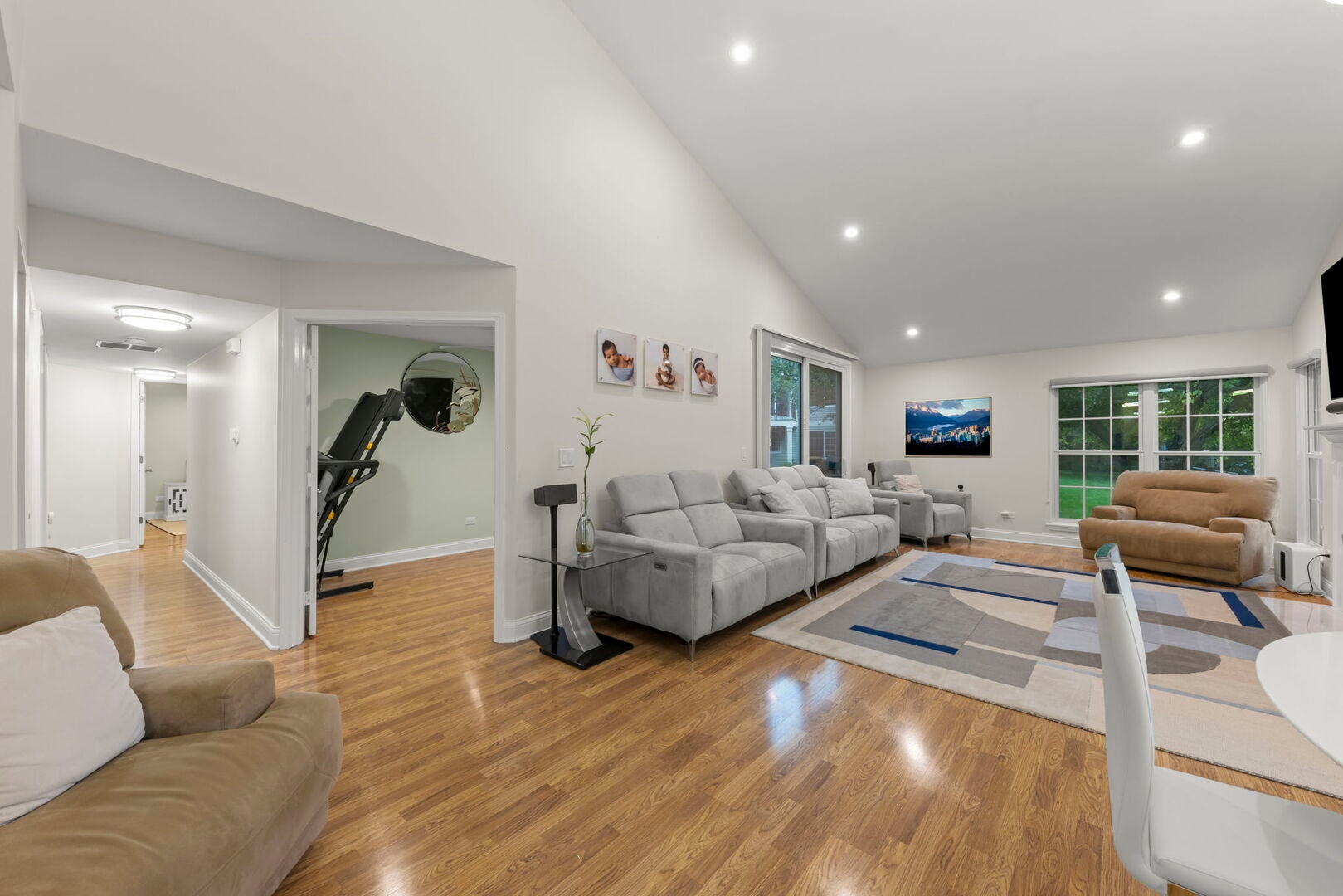 30W101 Fairfax Court 101