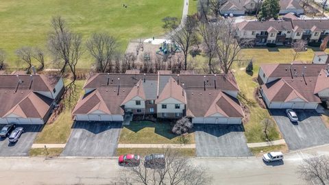 823 E Coach Road 8 Palatine IL 60074