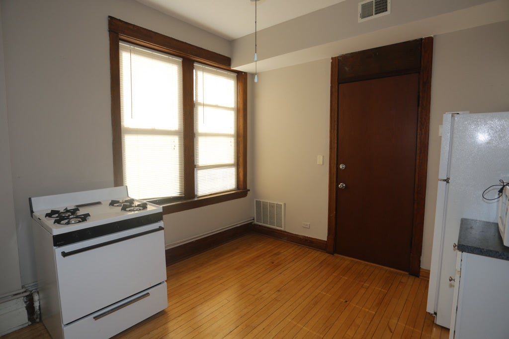 1927 W SCHILLER Street 3R