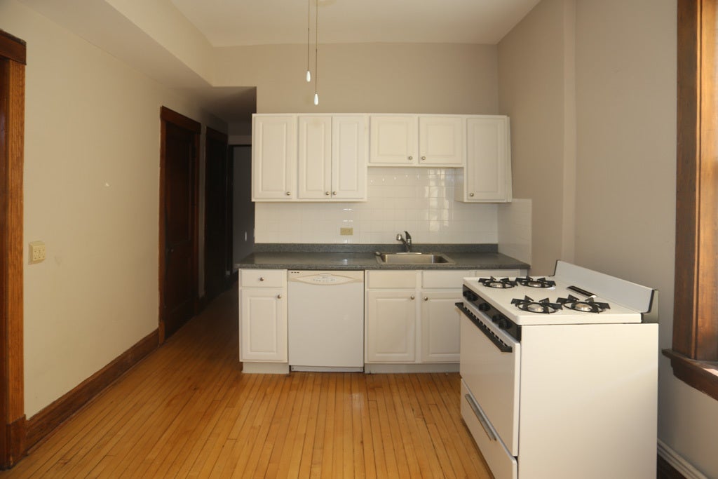 1927 W SCHILLER Street 3R