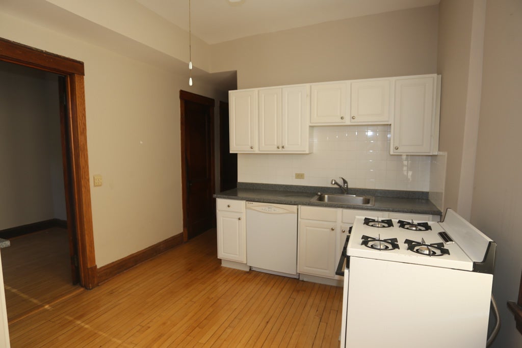 1927 W SCHILLER Street 3R