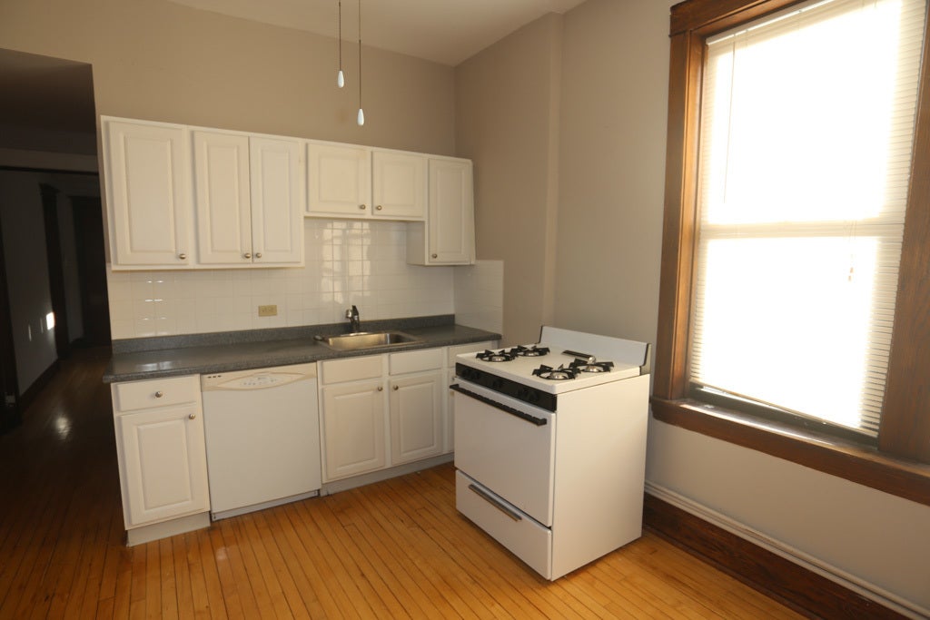 1927 W SCHILLER Street 3R