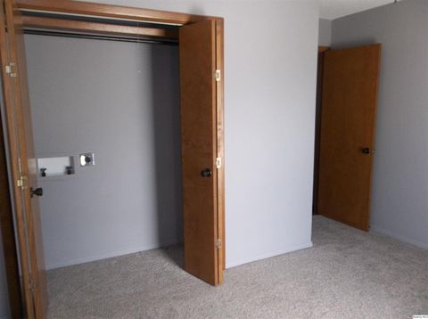 Tiny photo for 2801 W Bluff Ct. Ct, Quincy, IL 62305 (MLS # 12591467)