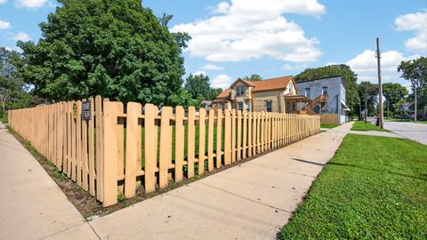 Tiny photo for 407 S Allin Street, Bloomington, IL 61701 (MLS # 12692819)