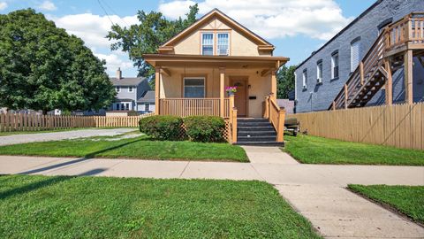 Photo of 407 S Allin Street, Bloomington, IL 61701 (MLS # 12692819)