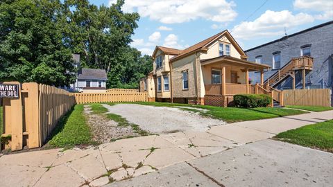 Tiny photo for 407 S Allin Street, Bloomington, IL 61701 (MLS # 12692819)