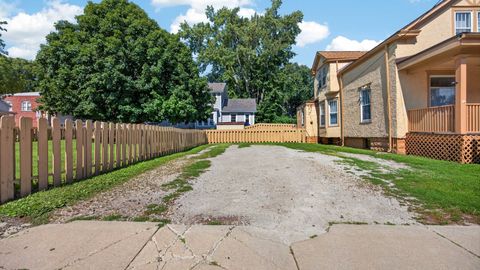 Tiny photo for 407 S Allin Street, Bloomington, IL 61701 (MLS # 12692819)