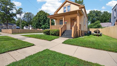 Tiny photo for 407 S Allin Street, Bloomington, IL 61701 (MLS # 12692819)