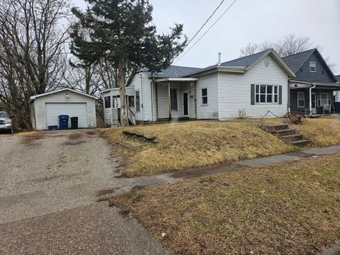 Photo of 511 W 11th Street, Davenport, IA 52803 (MLS # 12594177)