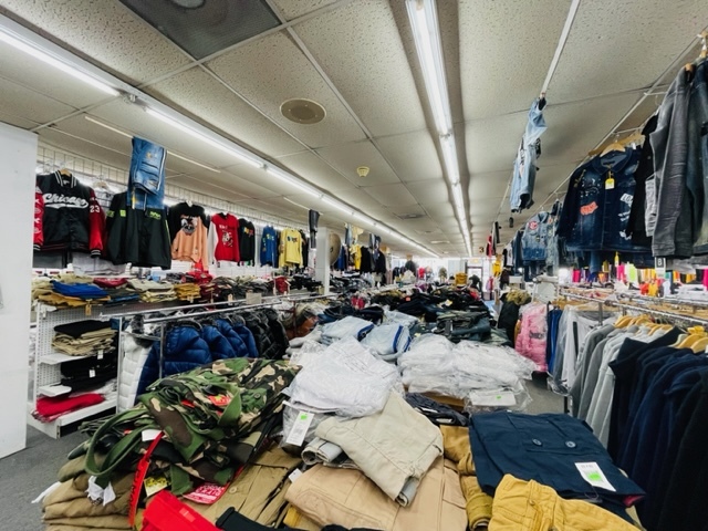 3235 W CHICAGO Avenue