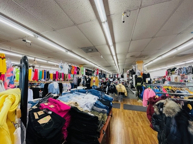 3235 W CHICAGO Avenue