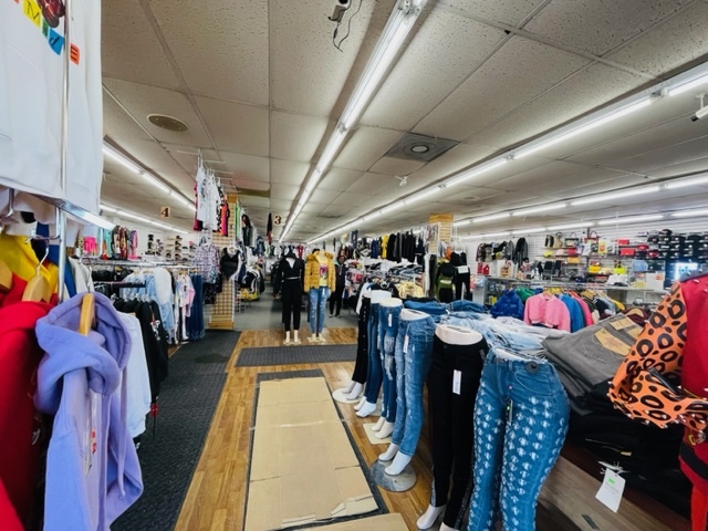 3235 W CHICAGO Avenue