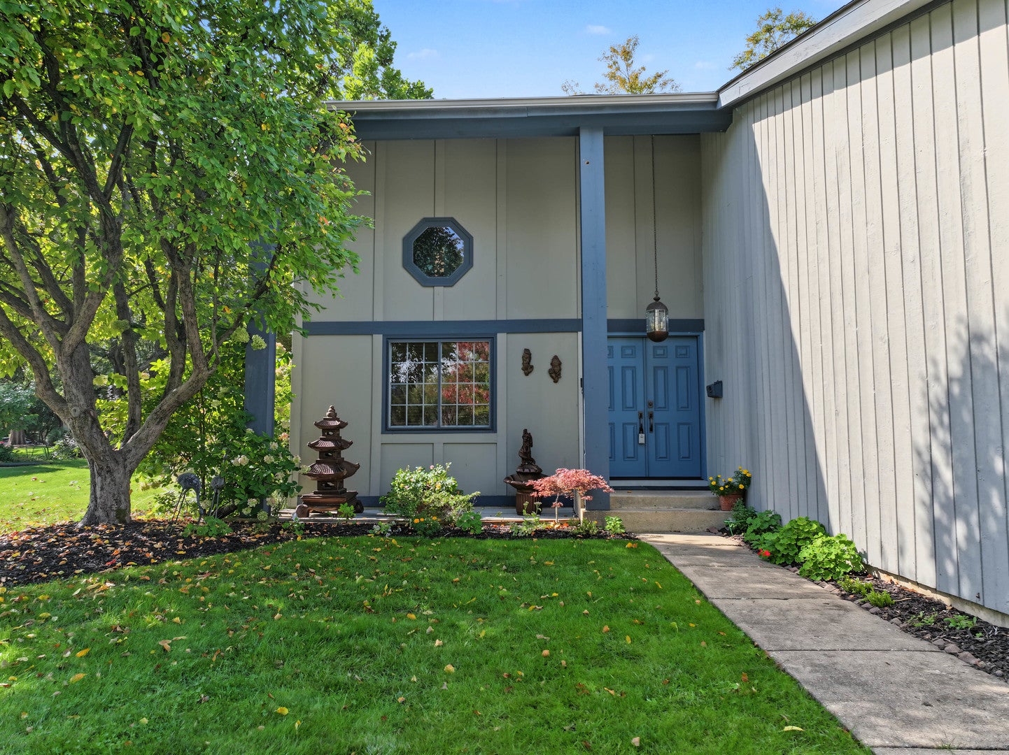 1220 N Pepper Tree Drive