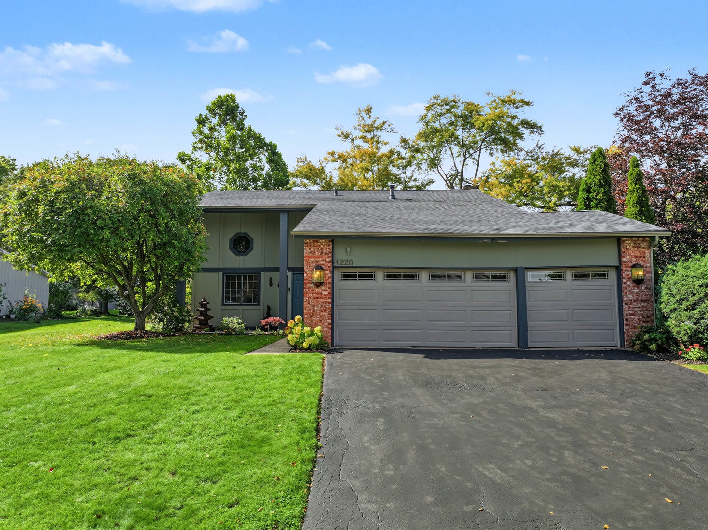 1220 N Pepper Tree Drive