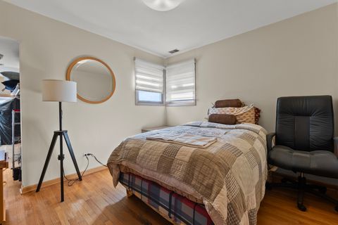 Tiny photo for 3825 Kenilworth Avenue, Berwyn, IL 60402 (MLS # 12572189)