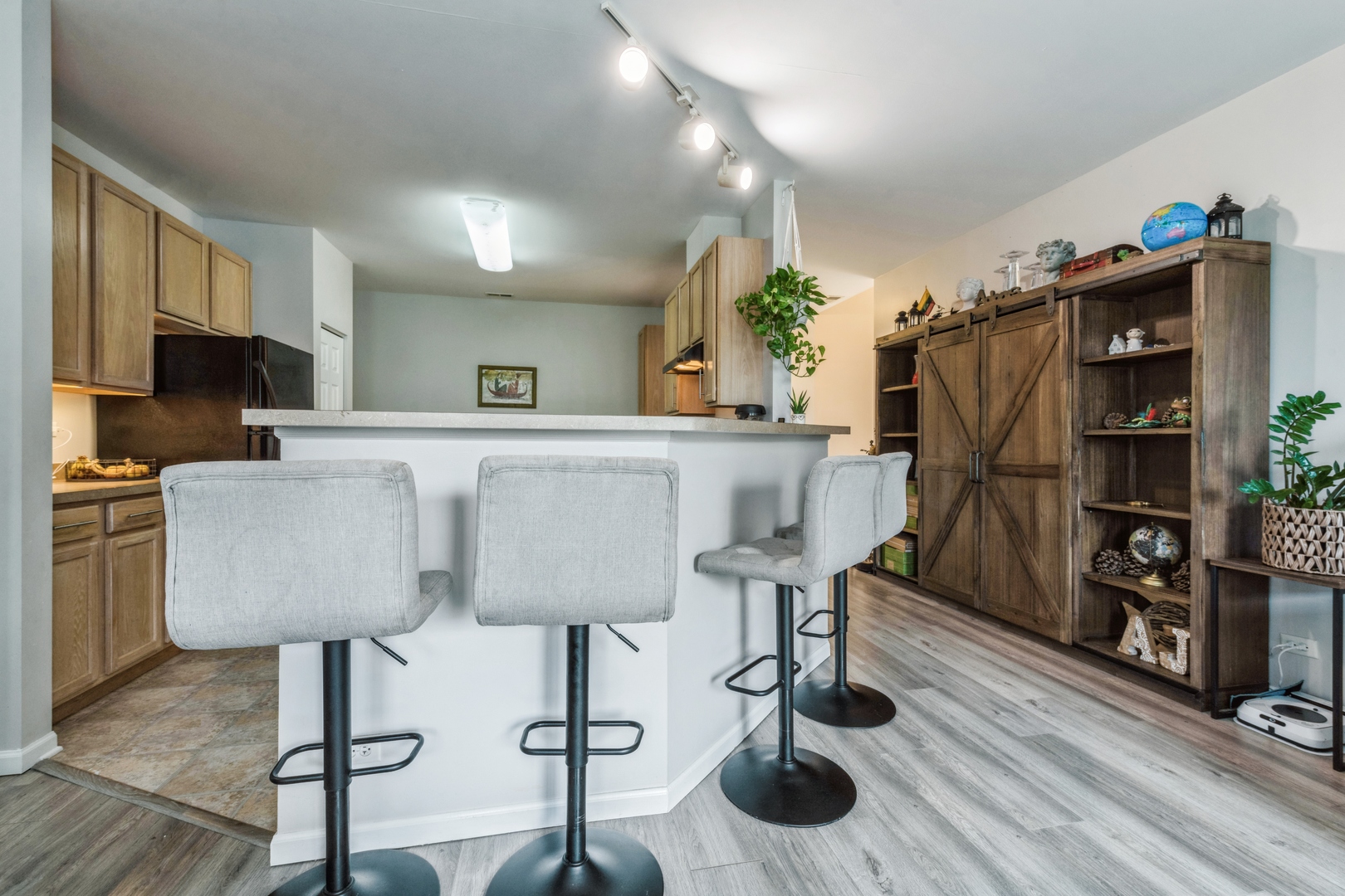 250 ROSEHALL Drive 260
