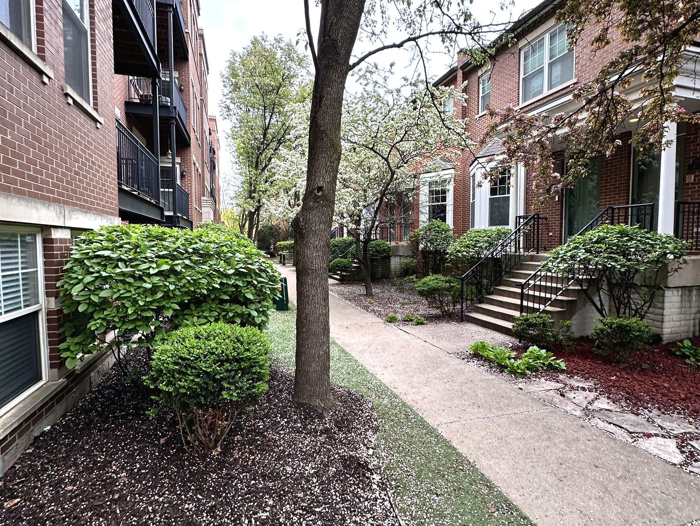 300 W Scott Street 601