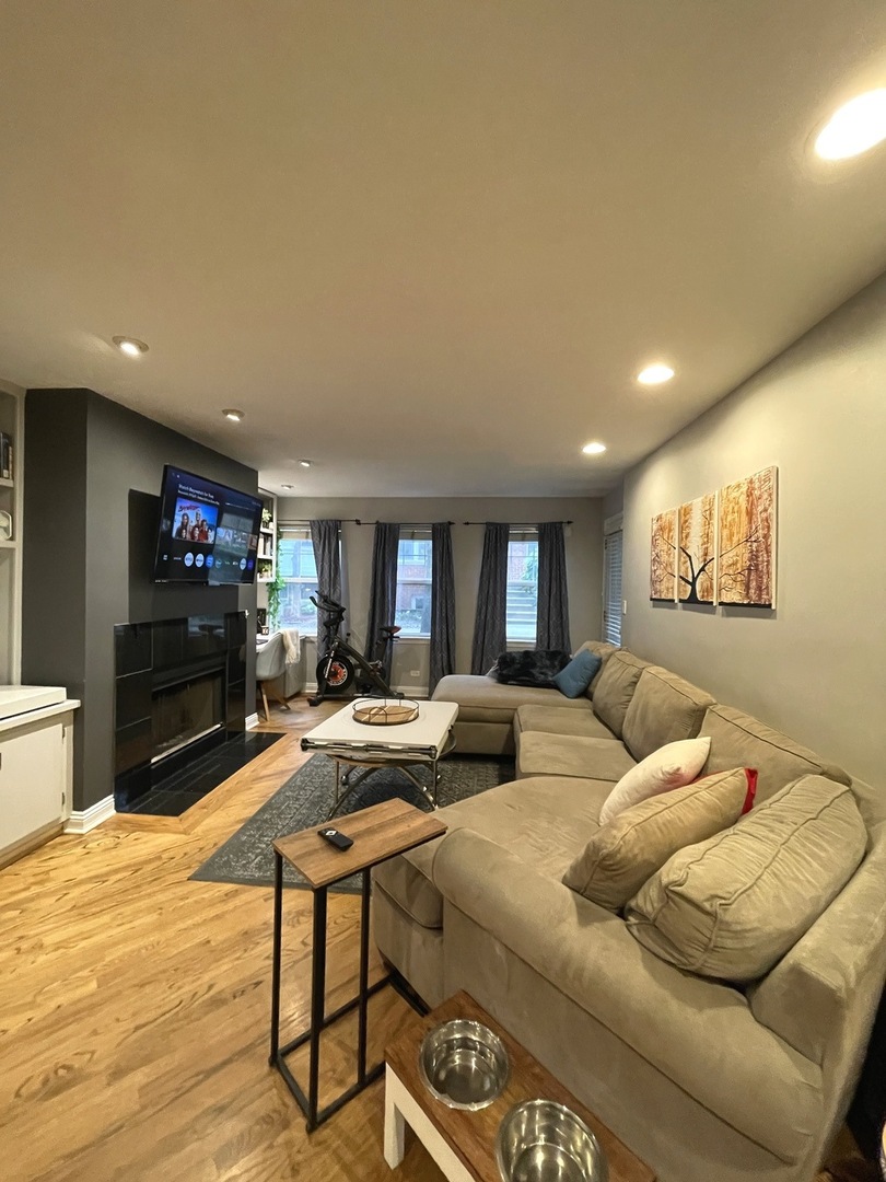 300 W Scott Street 601