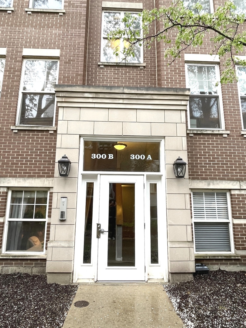 300 W Scott Street 601