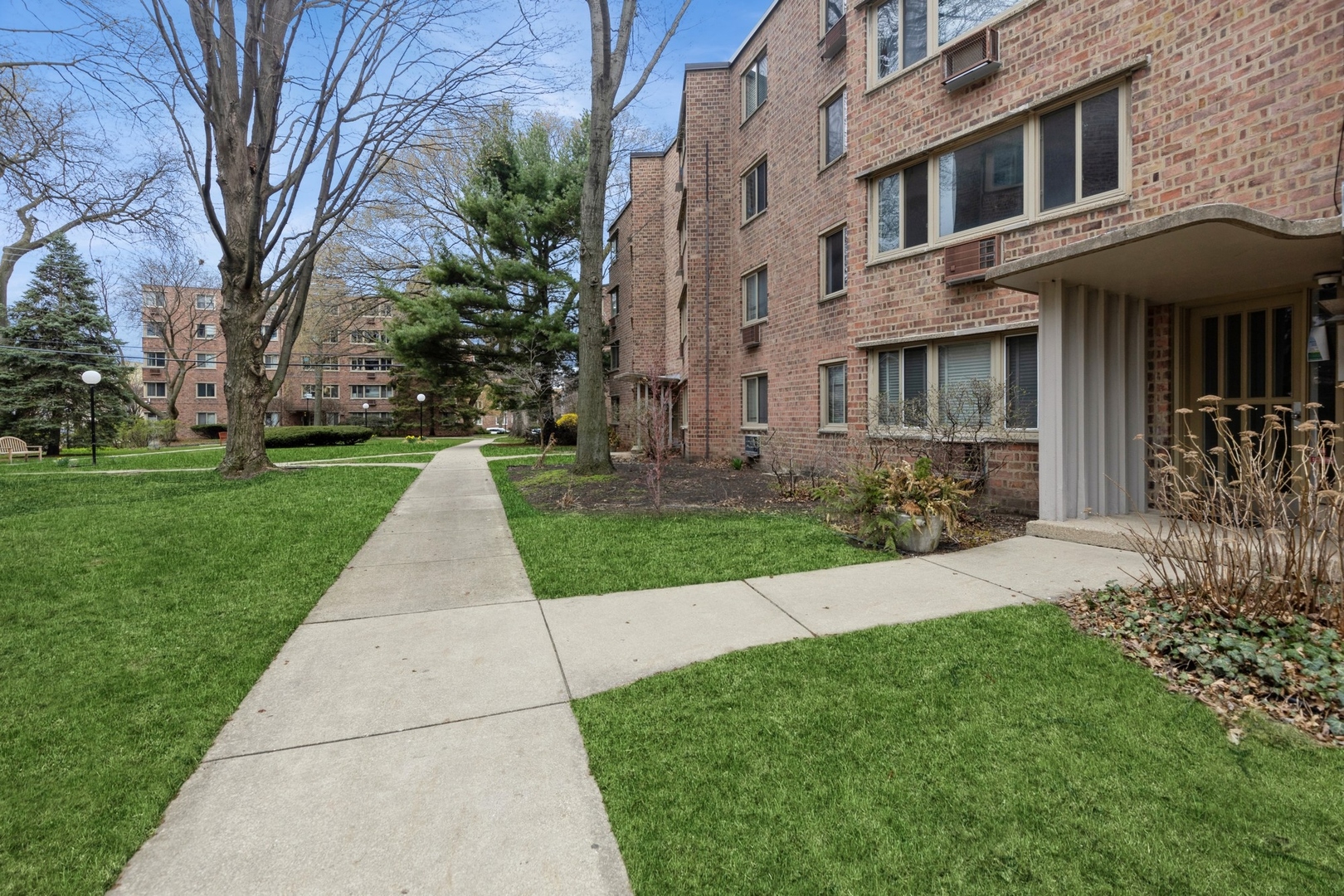 Chicago, Illinois 60660, United States, 2 Bedrooms Bedrooms, ,1 BathroomBathrooms,Residential,Active,144782