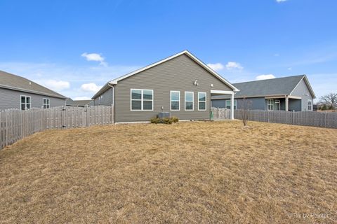 Tiny photo for 927 Plateau Drive, Pingree Grove, IL 60140 (MLS # 12572448)