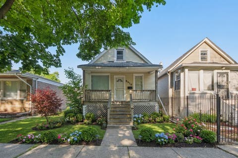 Photo of 8918 S Woodlawn Avenue, Chicago, IL 60619 (MLS # 12697472)