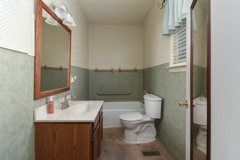 Tiny photo for 1002 N Livingston Street, Bloomington, IL 61701 (MLS # 12789942)