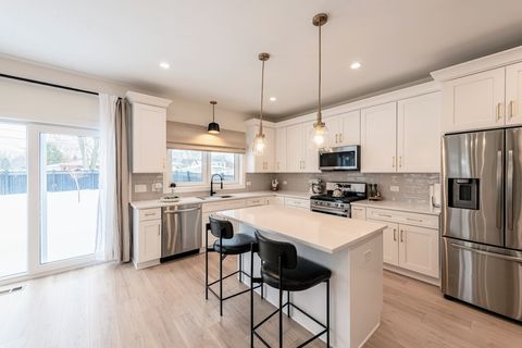 Tiny photo for 145 N Elmwood Avenue, Wood Dale, IL 60191 (MLS # 12561933)