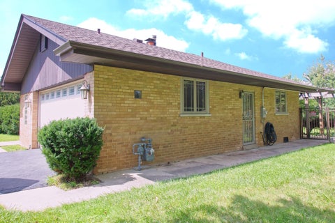 Tiny photo for 16W320 94th Street, Burr Ridge, IL 60527 (MLS # 12744406)