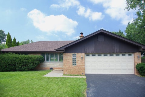 Photo of 16W320 94th Street, Burr Ridge, IL 60527 (MLS # 12744406)