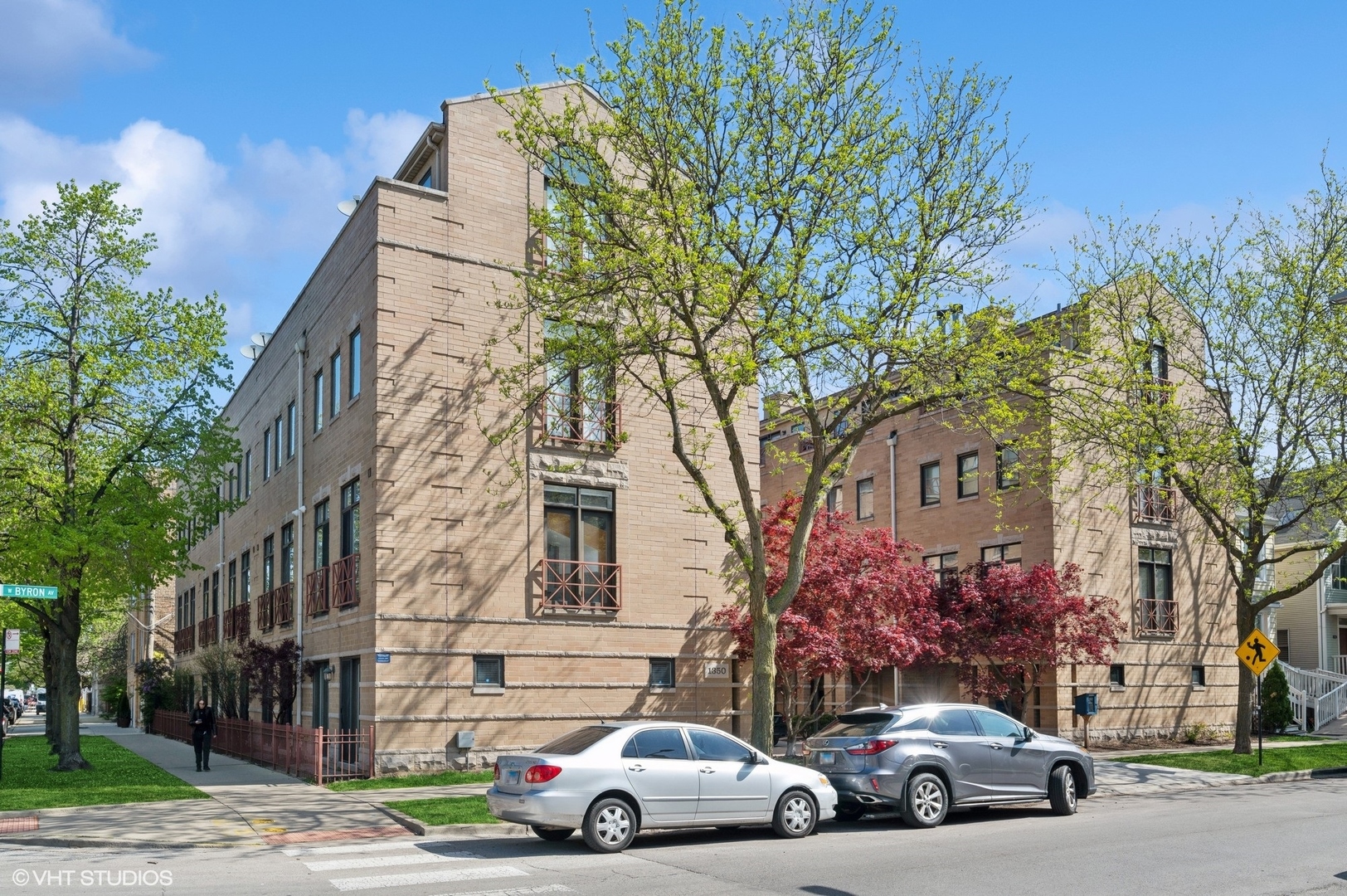 1350 W BYRON Street 9
