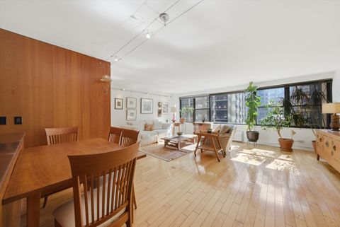 Tiny photo for 850 N Dewitt Place #9J, Chicago, IL 60611 (MLS # 12578642)