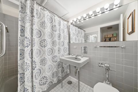 Tiny photo for 850 N Dewitt Place #9J, Chicago, IL 60611 (MLS # 12578642)