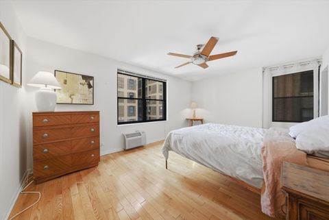 Tiny photo for 850 N Dewitt Place #9J, Chicago, IL 60611 (MLS # 12578642)