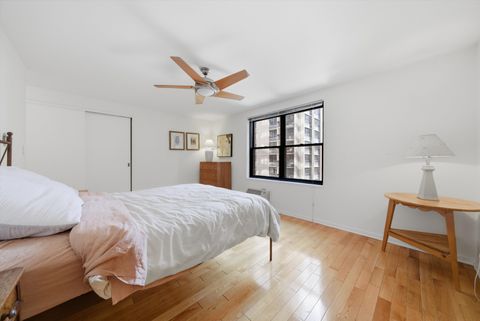 Tiny photo for 850 N Dewitt Place #9J, Chicago, IL 60611 (MLS # 12578642)