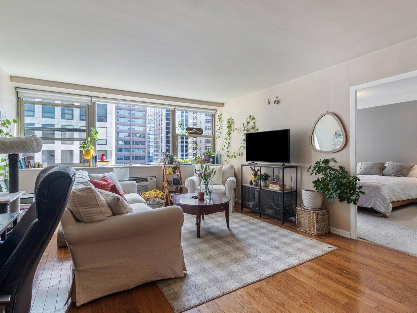 253 E delaware Place 10C