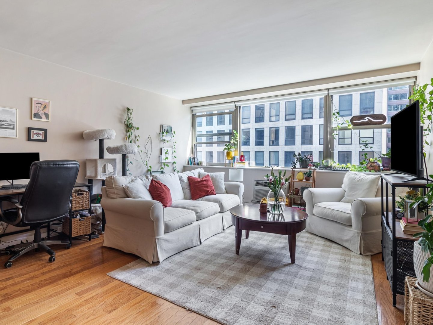 253 E delaware Place 10C